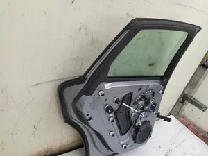 Foto de PUERTA TRASERA IZQUIERDA PORSCHE MACAN (95BA) referencia 95B33311A foto 6