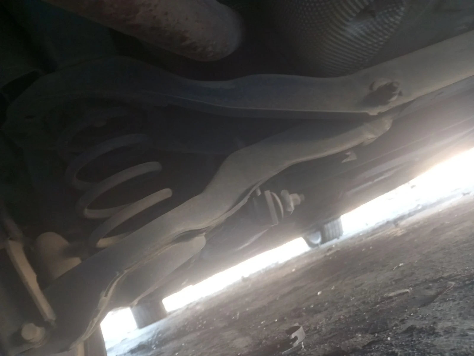 Foto de BRAZO SUSPENSION TRASERO DERECHO FORD FOCUS BERLINA (CAP) 1.6 TDCi CAT (109 CV / 80 KW)
