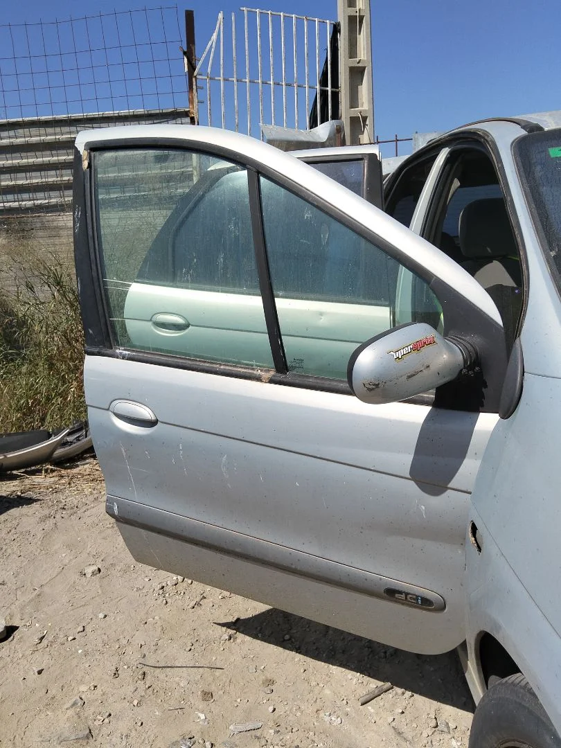 Foto de PUERTA DELANTERA DERECHA RENAULT SCENIC I (JA...) 1.9 dCi Diesel CAT (102 CV / 75 KW) referencia 7751474577