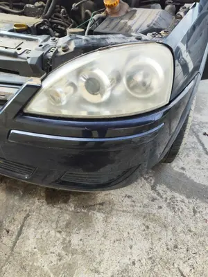 Foto de FARO IZQUIERDO OPEL CORSA C 1.2 16V CAT (Z 12 XEP / LB4) (80 CV / 59 KW)