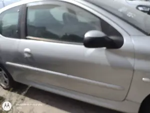 Foto de PUERTA DELANTERA DERECHA PEUGEOT 206 1.4 HDi (68 CV / 50 KW) referencia 9004K6