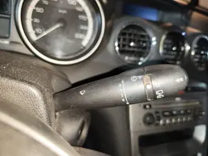 Foto de MANDO MULTIFUNCION PEUGEOT 308 SW 1.6 HDi FAP CAT (9HZ / DV6TED4) (109 CV / 80 KW) referencia 96652989XT foto 2