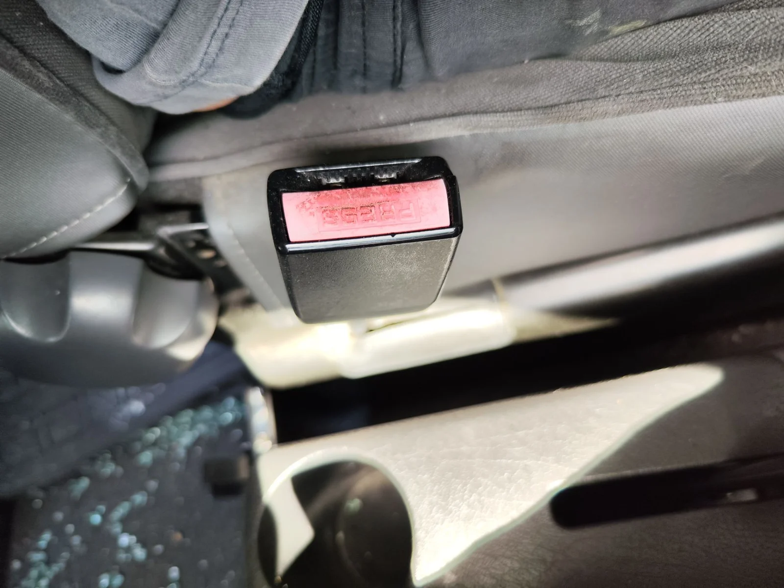 Foto de ENGANCHE CINTURON DELANTERO IZQUIERDO CITROEN BERLINGO 2.0 HDi CAT (RHY / DW10TD) (90 CV / 66 KW)