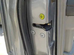Foto de CERRADURA PUERTA DELANTERA IZQUIERDA NISSAN X-TRAIL (T30) 2.2 16V Turbodiesel CAT (114 CV / 84 KW) referencia 805533Y510