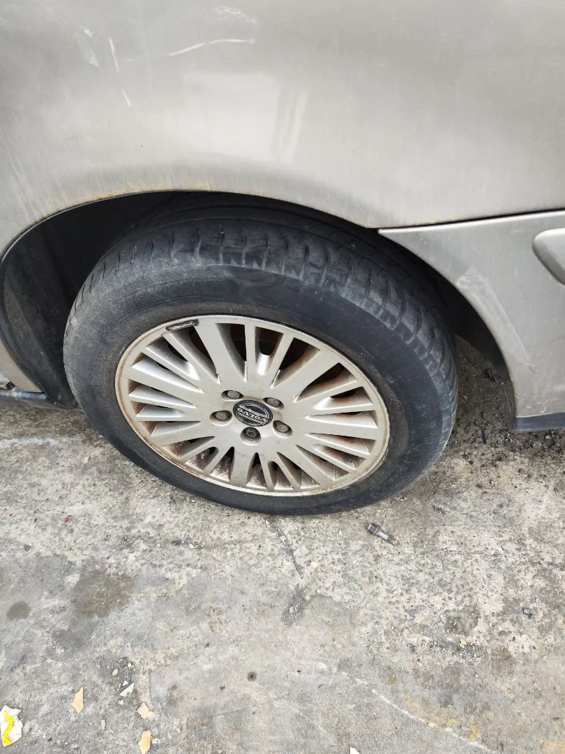 Foto de LLANTA VOLVO S80 BERLINA 2.4 Diesel (131 CV / 96 KW)