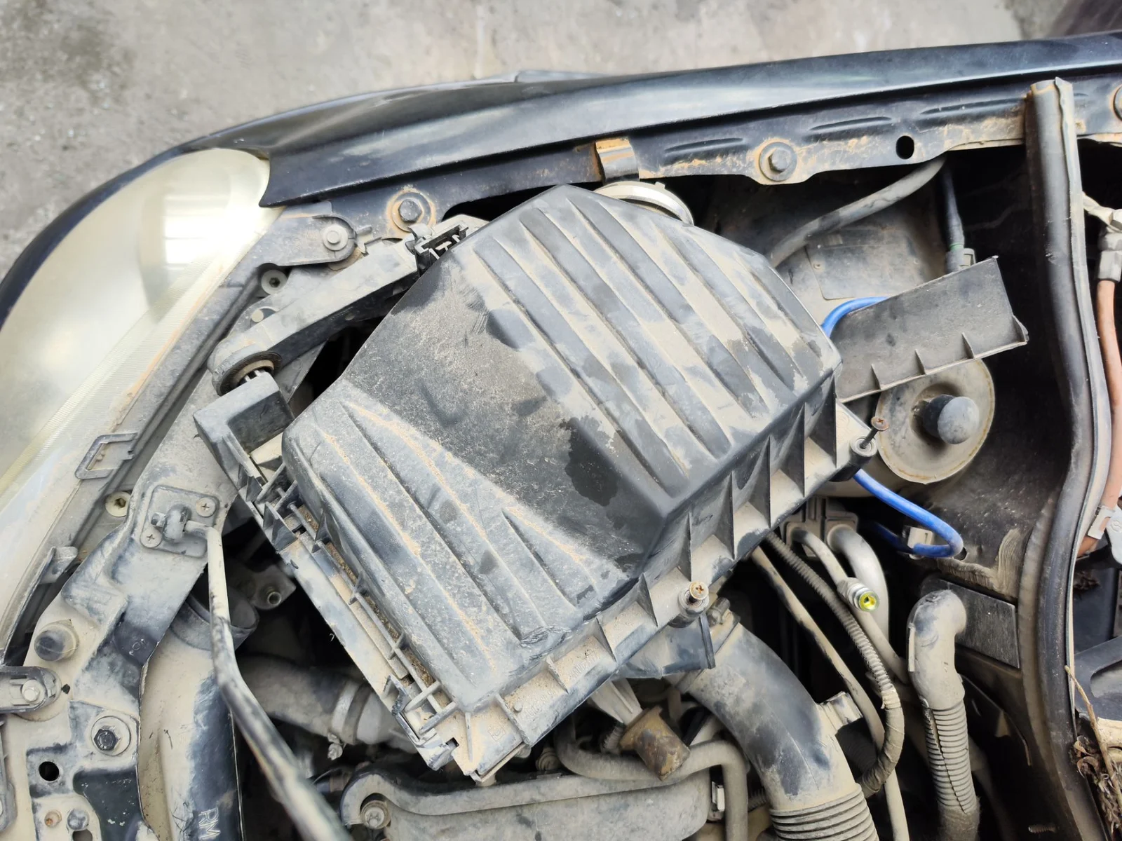 Foto de CAJA FILTRO AIRE OPEL CORSA C 1.2 16V CAT (Z 12 XEP / LB4) (80 CV / 59 KW)