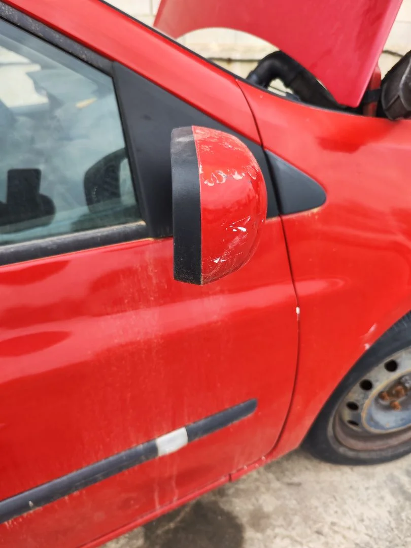 Foto de RETROVISOR DERECHO RENAULT CLIO III 1.5 dCi Diesel CAT (86 CV / 63 KW)