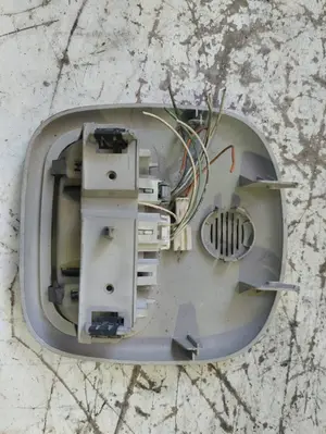 Foto de LUZ INTERIOR CITROEN C5 BERLINA 2.0 HDi CAT (RHZ / DW10ATED) (107 CV / 79 KW) referencia 96366968 foto 2