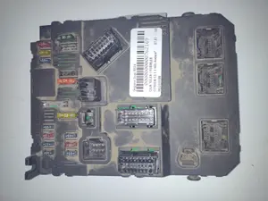 Foto de CAJA RELES / FUSIBLES CITROEN C3 1.4 HDi (68 CV / 50 KW) referencia 9652474480