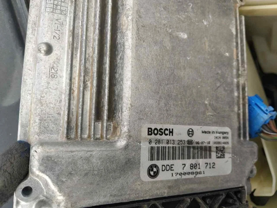 Foto de CENTRALITA MOTOR UCE BMW SERIE 5 BERLINA (E60) 3.0 Turbodiesel CAT (231 CV / 170 KW) referencia 0281013253