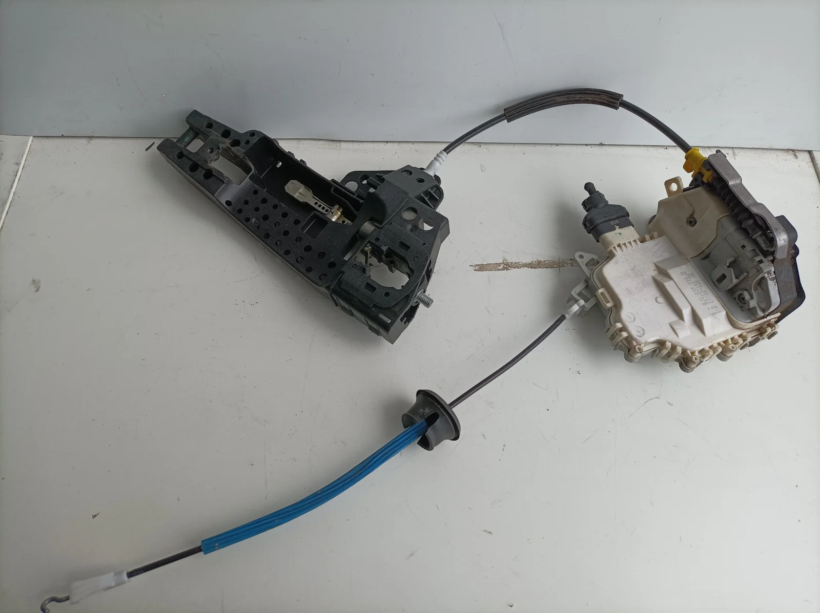 Foto de CERRADURA PUERTA DELANTERA DERECHA AUDI A4 AVANT (8K5) referencia 8J1837016F