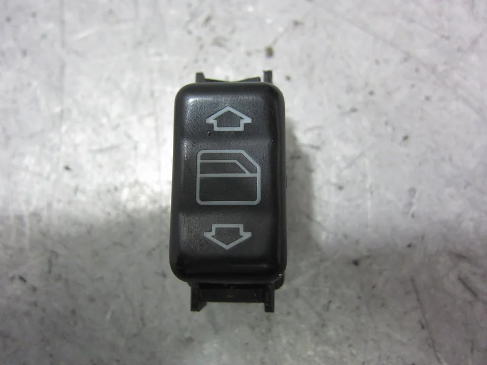 Foto de MANDO ELEVALUNAS CENTRAL MERCEDES-BENZ CLASE 124 (BM 124) BERLINA 3.0 CAT (180 CV / 132 KW) referencia 1248209310KZ