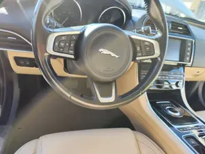 Foto de VOLANTE JAGUAR XE 2.0 Turbo CAT (200 CV / 147 KW) foto 4