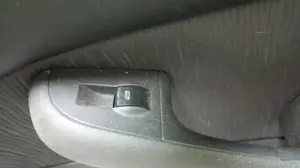 Foto de MANDO ELEVALUNAS DELANTERO DERECHO AUDI A6 BERLINA (4B2) 2.5 V6 24V TDI (150 CV / 110 KW) referencia 4B0959855