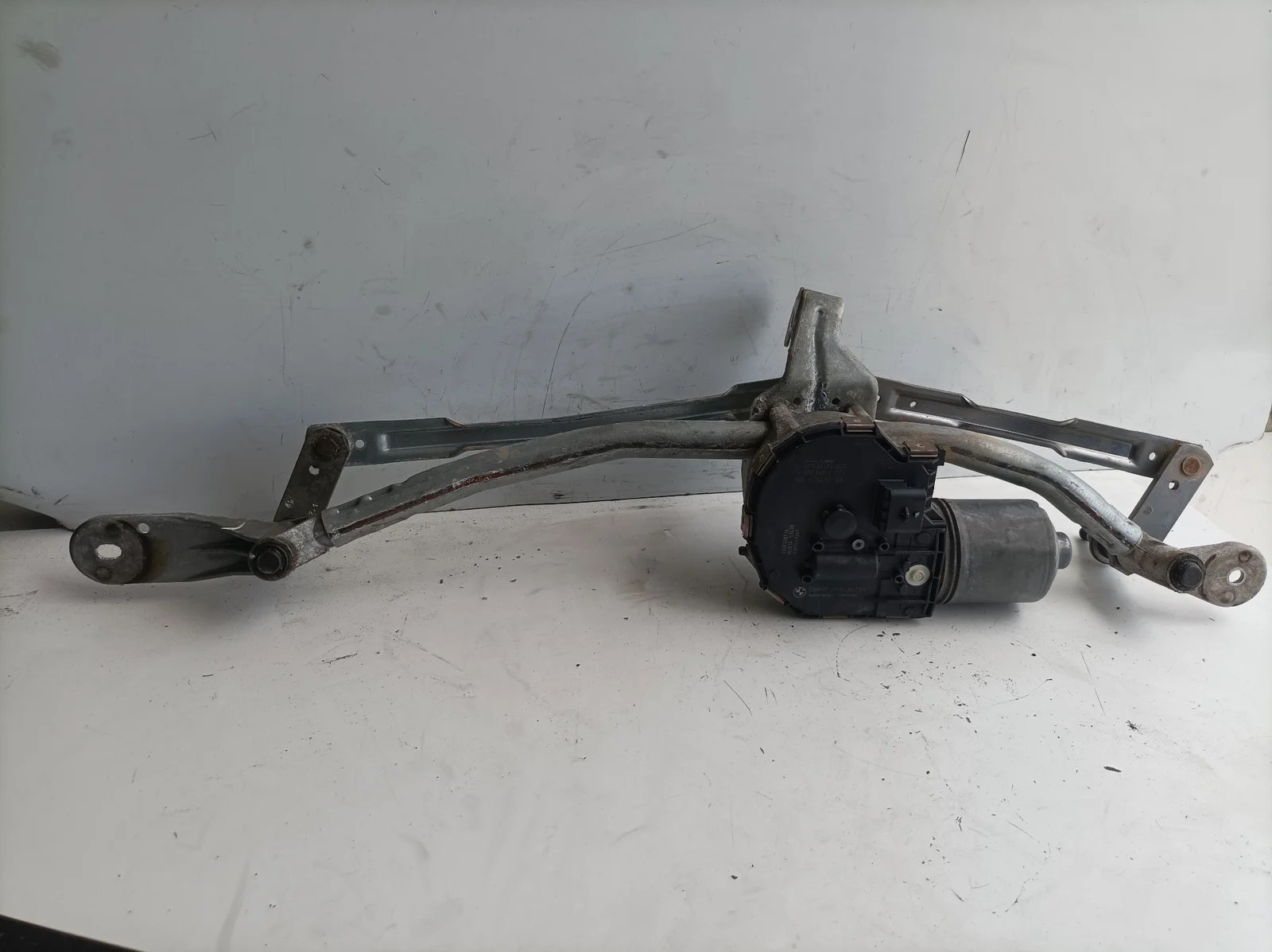 Foto de MOTOR LIMPIA DELANTERO BMW SERIE 7 (F01/F02) 3.0 Turbodiesel (313 CV / 230 KW) referencia 3397021520