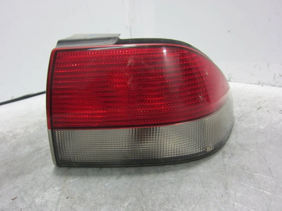 Foto de PILOTO TRASERO DERECHO SAAB 9-3 BERLINA 2.2 16V TiD CAT (125 CV / 92 KW) referencia 3896705