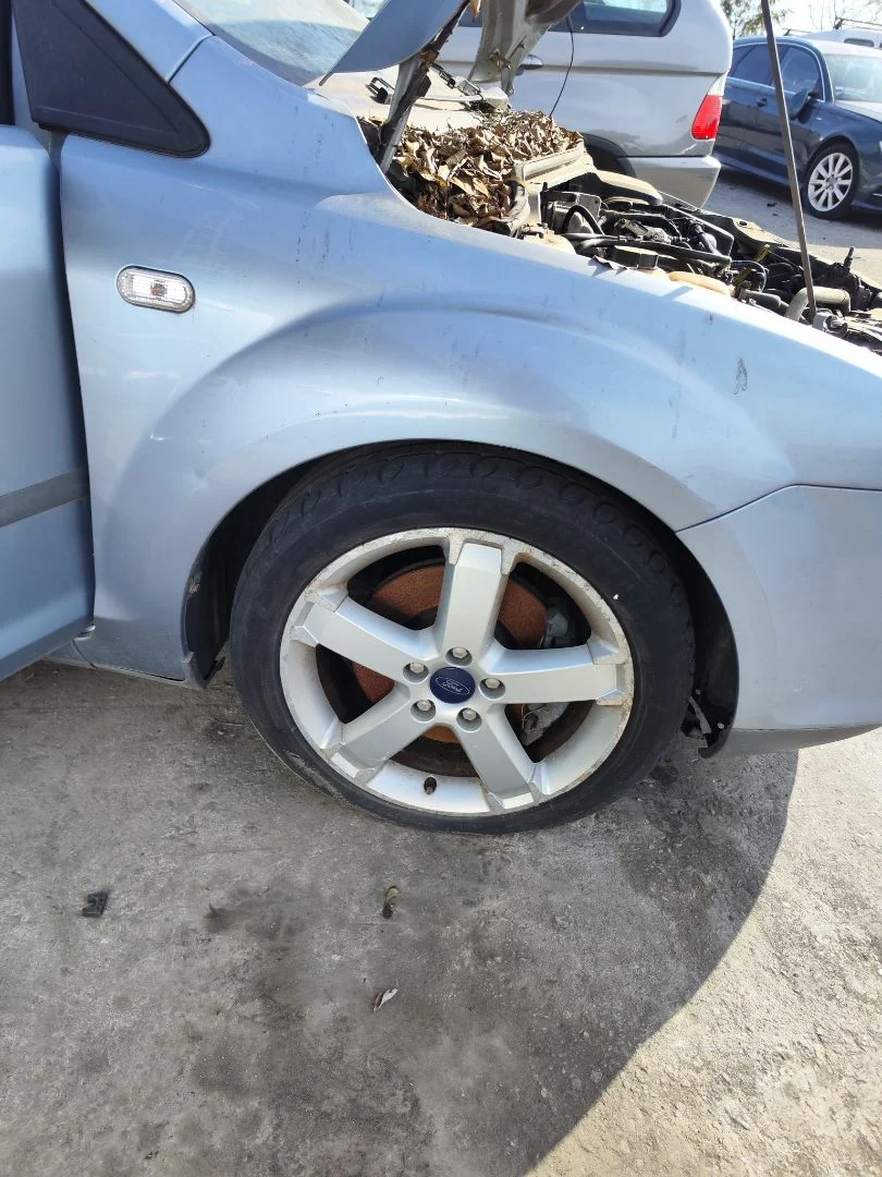 Foto de ALETA DELANTERA DERECHA FORD FOCUS BERLINA (CAP) 1.8 TDCi Turbodiesel CAT (116 CV / 85 KW)