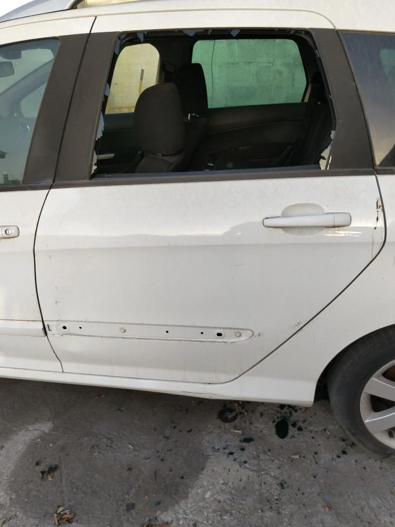 Foto de PUERTA TRASERA IZQUIERDA PEUGEOT 308 SW 1.6 HDi FAP CAT (9HZ / DV6TED4) (109 CV / 80 KW)
