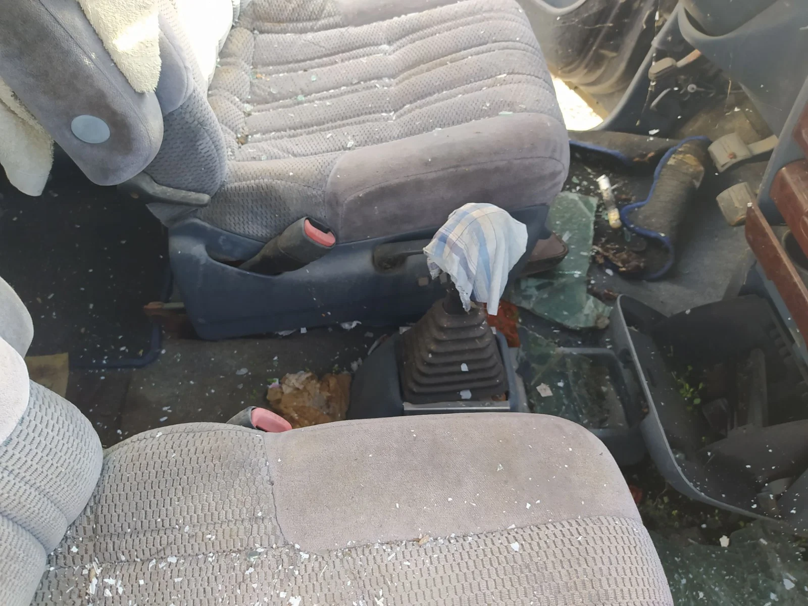 Foto de ENGANCHE CINTURON DELANTERO IZQUIERDO CHRYSLER VOYAGER GS 2.5 Turbodiesel (116 CV / 85 KW)