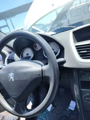 Foto de VOLANTE PEUGEOT 207 1.4 (73 CV / 54 KW) referencia 4109LL foto 3