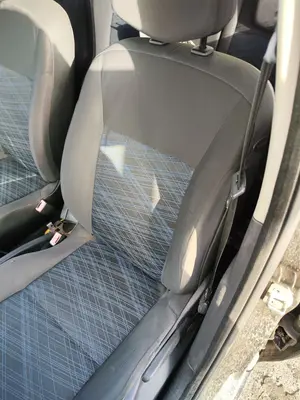 Foto de ASIENTO DELANTERO IZQUIERDO RENAULT CLIO III 1.2 16V (75 CV / 55 KW) foto 2