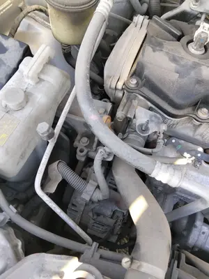 Foto de TUBOS AIRE ACONDICIONADO NISSAN ALMERA TINO (V10M) 1.8 16V CAT (114 CV / 84 KW)