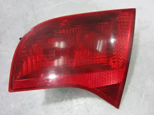 Foto de PILOTO TRASERO DERECHO INTERIOR AUDI A4 AVANT (8E) 2.5 V6 24V TDI (163 CV / 120 KW) referencia 8E9945094 foto 1