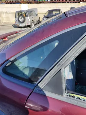 Foto de LUNA CUSTODIA TRASERA DERECHA RENAULT LAGUNA (B56) 2.0  (113 CV / 83 KW)