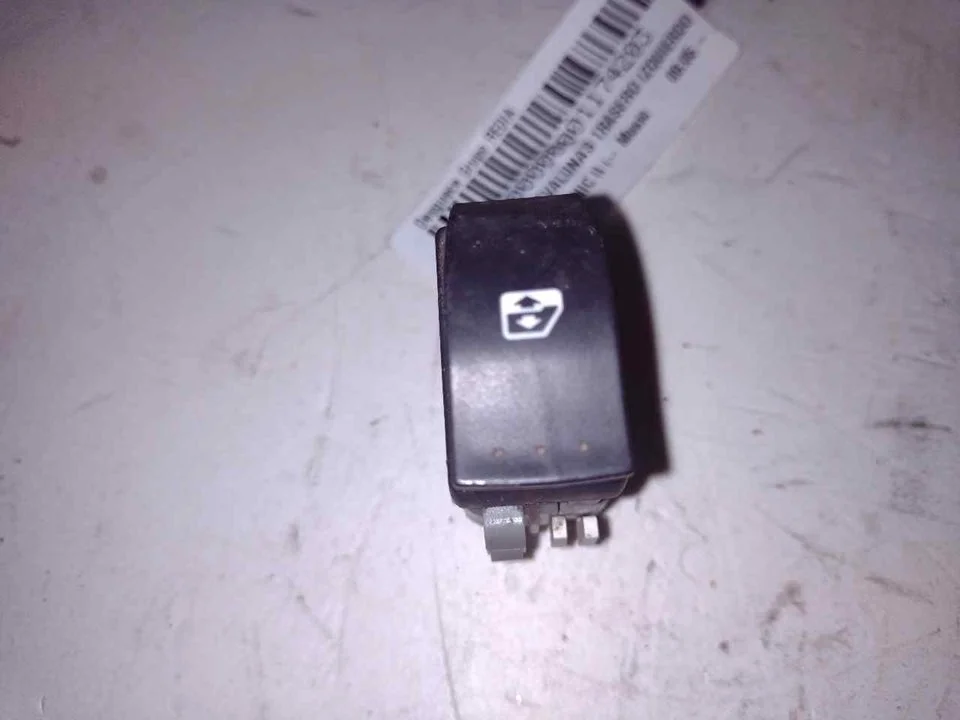 Foto de MANDO ELEVALUNAS TRASERO IZQUIERDO RENAULT SCENIC II (JM) 1.9 dCi Diesel (131 CV / 96 KW) referencia 2808203