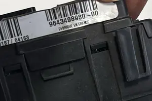 Foto de CAJA RELES / FUSIBLES CITROEN BERLINGO referencia 9643498980 foto 4