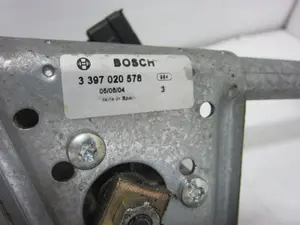 Foto de MOTOR LIMPIA DELANTERO PEUGEOT 206 1.4 (75 CV / 55 KW) referencia 0390241523 foto 2