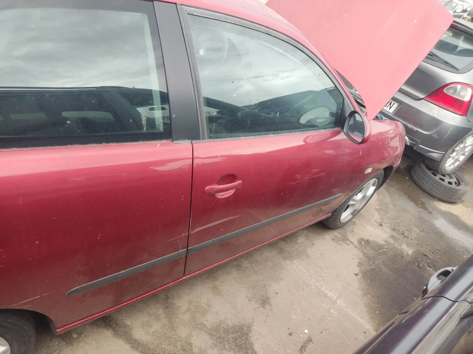 Foto de PUERTA DELANTERA DERECHA SEAT IBIZA (6L1) 1.9 TDI (101 CV / 74 KW) referencia 6L3831056R