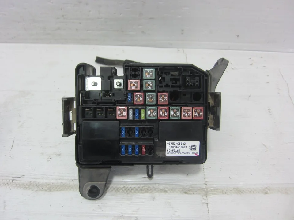 Foto de CAJA RELES / FUSIBLES HYUNDAI I20 (GB) 1.2 16V CAT (84 CV / 62 KW) referencia 91950C8200