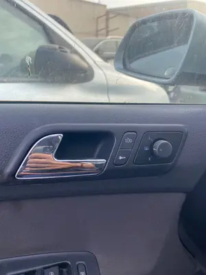 Foto de MANETA INTERIOR DELANTERA IZQUIERDA VOLKSWAGEN POLO IV (9N3) 1.4 FSI (86 CV / 63 KW)
