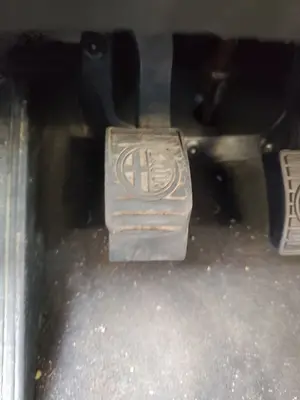 Foto de PEDAL EMBRAGUE ALFA ROMEO 159 (140) 1.9 JTD (M) 16V CAT (150 CV / 110 KW)
