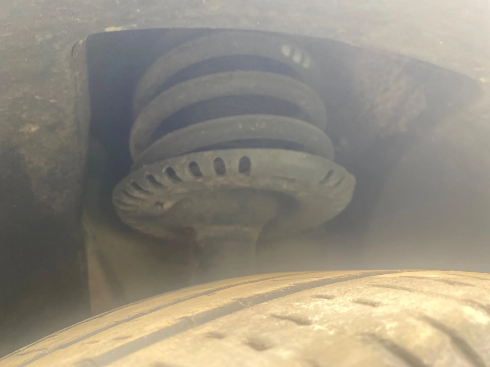 Foto de AMORTIGUADOR DELANTERO DERECHO VOLKSWAGEN T5 TRANSPORTER BUS (7H) 2.5 TDI (131 CV / 96 KW)