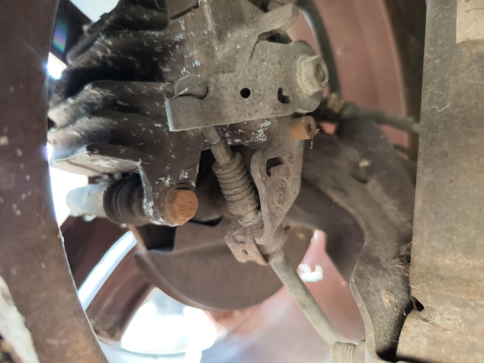 Foto de PINZA DE FRENO TRASERA IZQUIERDA VOLKSWAGEN GOLF IV BERLINA (1J1)(10.1997) 2.0 (116 CV / 85 KW)