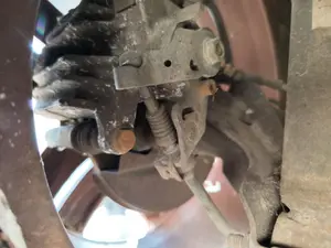 Foto de PINZA DE FRENO TRASERA IZQUIERDA VOLKSWAGEN GOLF IV BERLINA (1J1)(10.1997) 2.0  (116 CV / 85 KW)