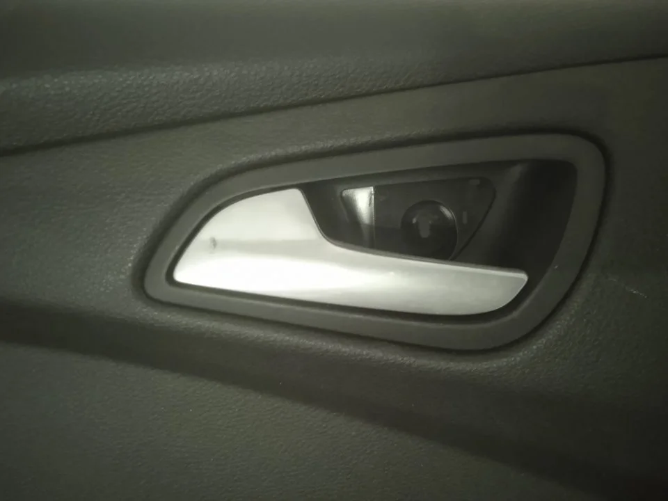 Foto de MANETA INTERIOR TRASERA IZQUIERDA FORD FOCUS BERLINA (CEW) 1.0 EcoBoost CAT (125 CV / 92 KW) referencia AM51U22601BEW