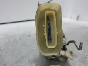 Foto de CERRADURA PUERTA DELANTERA IZQUIERDA TOYOTA YARIS (NCP1/NLP1/SCP1) 1.4 Turbodiesel CAT (75 CV / 55 KW) referencia 693200D011 foto 6