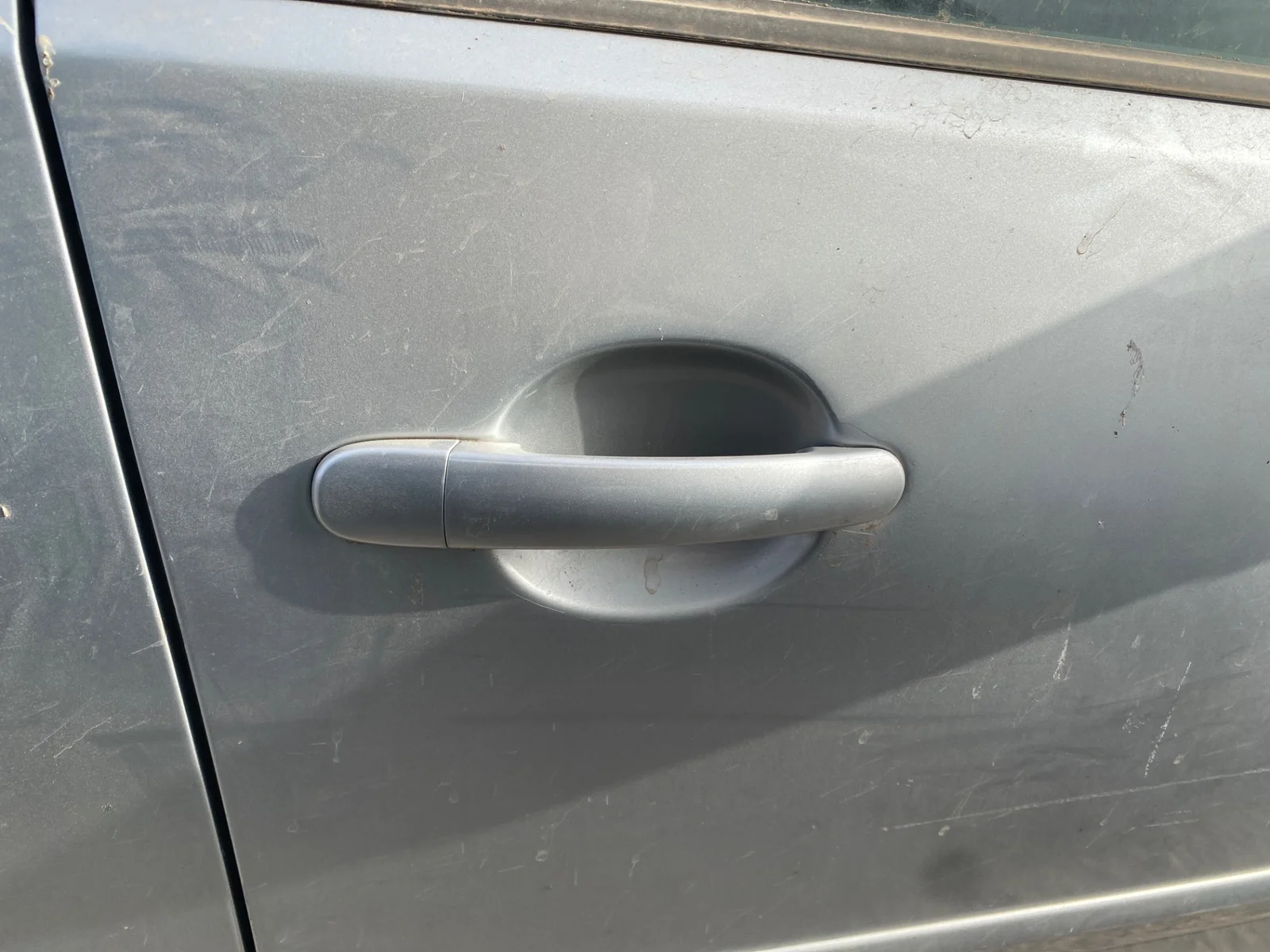 Foto de MANETA EXTERIOR DELANTERA DERECHA VOLKSWAGEN POLO IV (9N3) 1.4 FSI (86 CV / 63 KW)