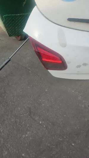 Foto de PILOTO TRASERO IZQUIERDO OPEL CORSA E 1.2  (69 CV / 51 KW)