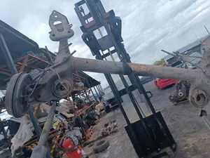 Foto de PUENTE TRASERO OPEL CORSA E foto 5
