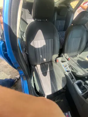 Foto de ASIENTO DELANTERO DERECHO FORD FOCUS BERLINA (CB4) 1.6 TDCi CAT (109 CV / 80 KW)
