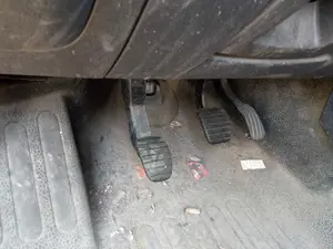 Foto de PEDAL FRENO NISSAN NV400 FURGON (X62) 2.3 dCi Diesel CAT (125 CV / 92 KW)
