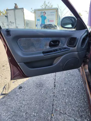 Foto de GUARNECIDO PUERTA DELANTERA IZQUIERDA RENAULT LAGUNA (B56) 2.0  (113 CV / 83 KW)