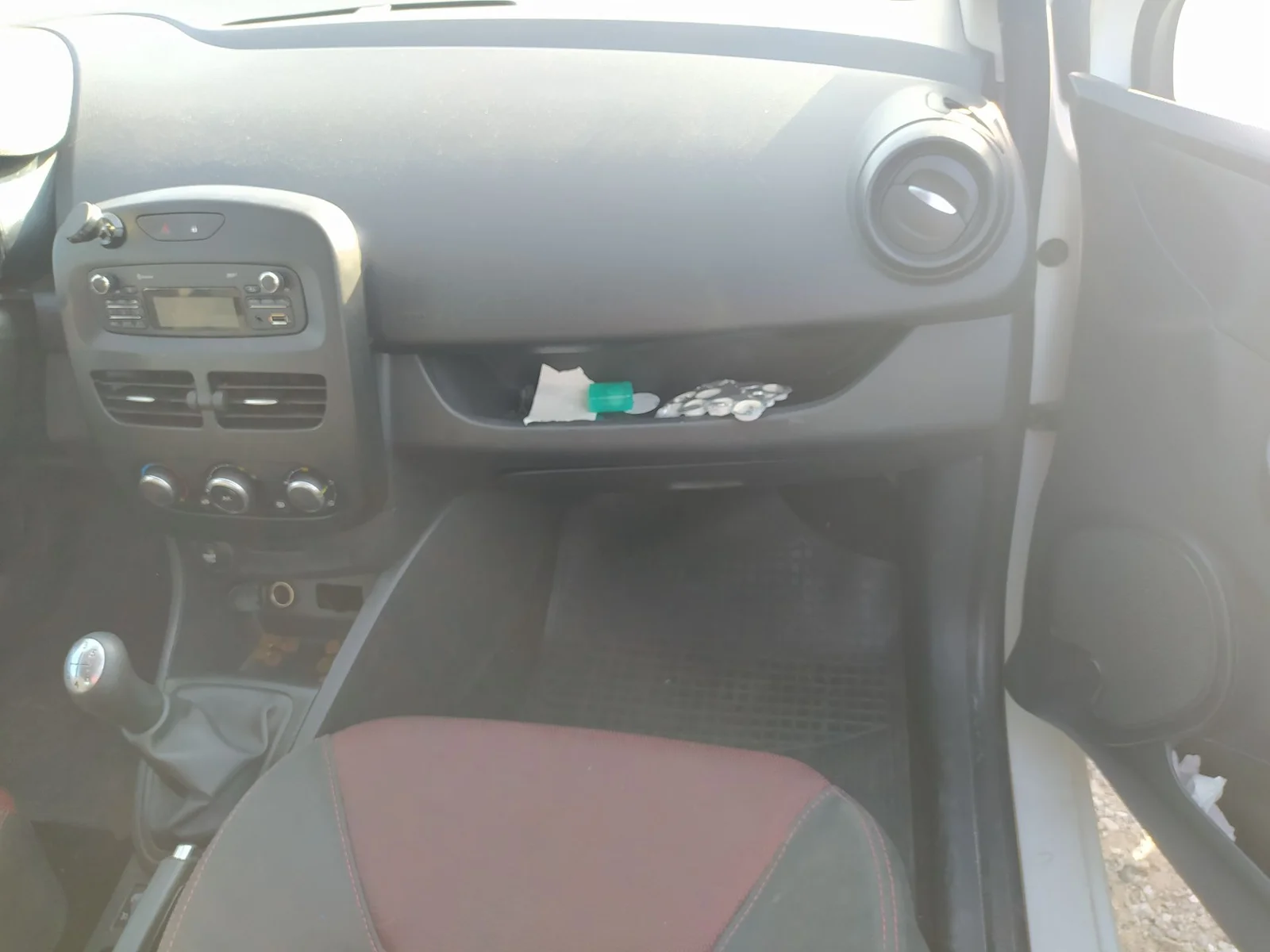 Foto de AIRBAG DELANTERO DERECHO RENAULT CLIO IV 1.2 16V (73 CV / 54 KW) referencia 985250096R