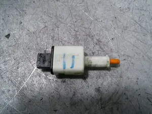 Foto de INTERRUPTOR RENAULT MEGANE III BERLINA 5P 1.5 dCi Diesel (106 CV / 78 KW) referencia 253200005R foto 1