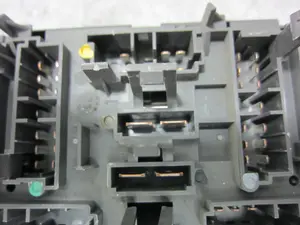 Foto de CAJA RELES / FUSIBLES CITROEN XSARA BERLINA 1.9 Diesel (69 CV / 51 KW) referencia 95685911 foto 6