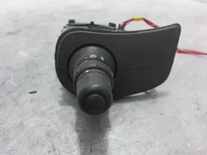 Foto de MANDO MULTIFUNCION RENAULT CLIO III 1.5 dCi Diesel FAP (75 CV / 55 KW) referencia 88103007